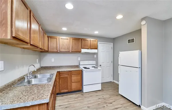 $1,200 | 6238 Tyndall Drive, St. Louis, MO 63134