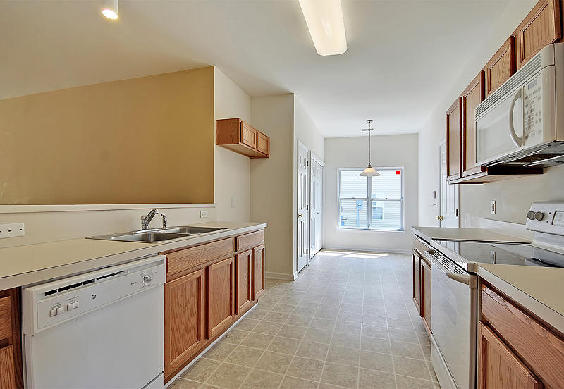 264 Westbrooke Road Summerville, SC 29486 - Photo 6 of 21 081_085-copy.jpg