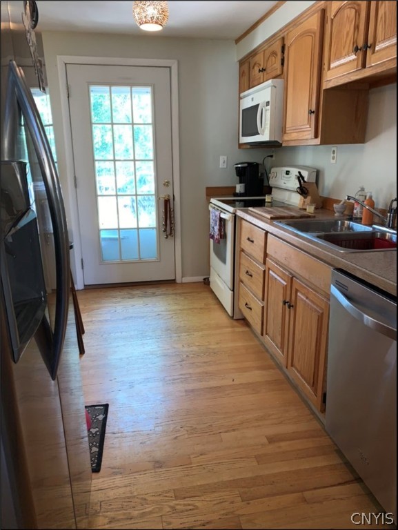 5017 Dahlia Circle Clay, NY 13088 - Photo 8 of 26