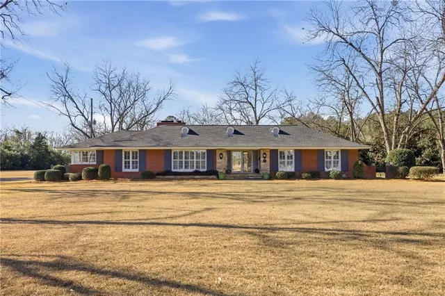 $300,000 | 607 3rd Street, Vienna, GA 31092