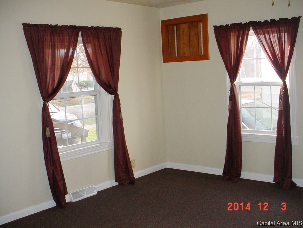 2153 East Reservoir Street Springfield, IL 62702 - Photo 3 of 14