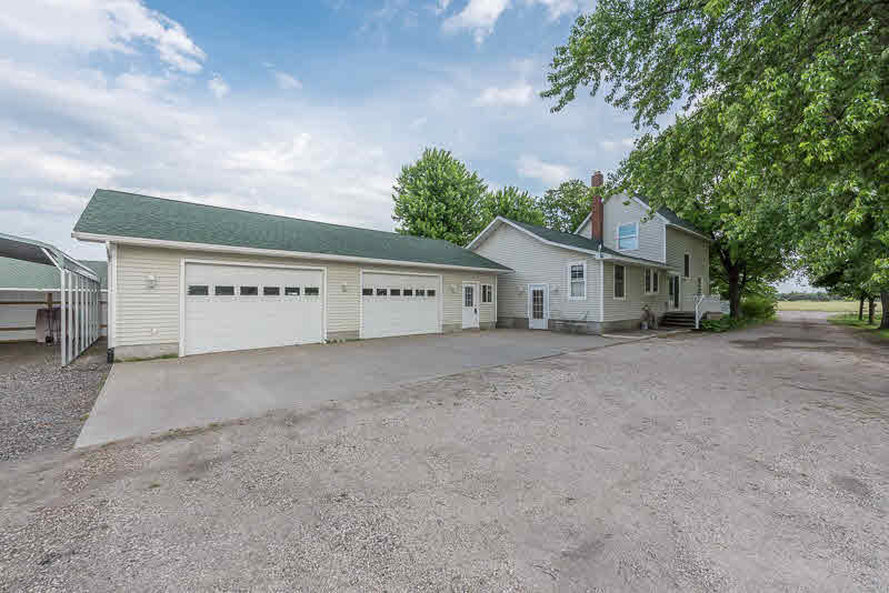 1835 East Chip Road Kawkawlin, MI 48631 - Photo 1 of 24