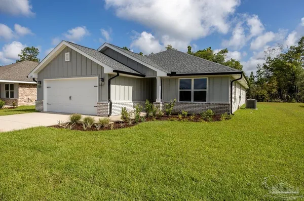 a view of a house with backyard and garden
