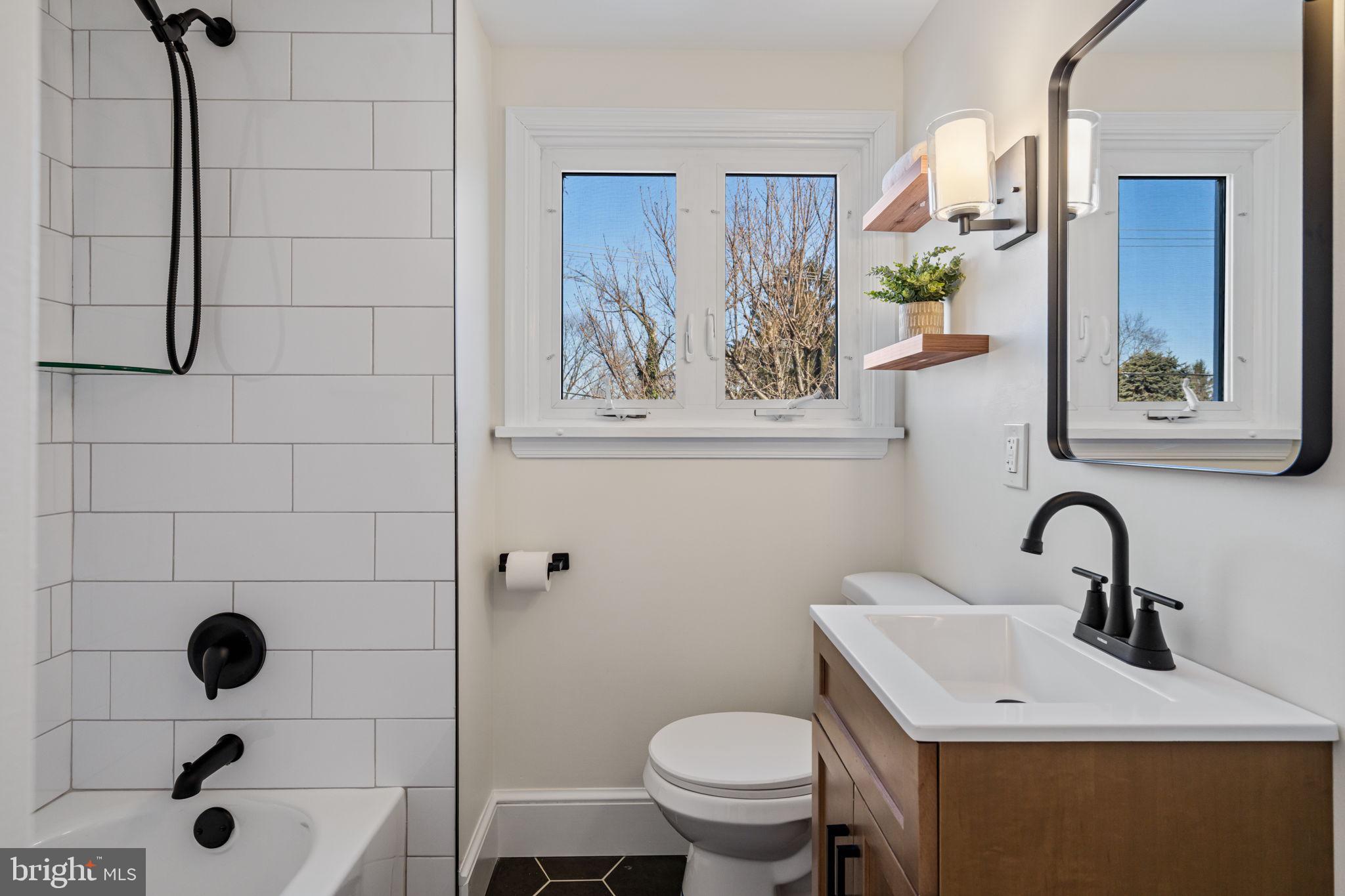 208 South Pennell Road Media, PA 19063 - Photo 34 of 46 Full hall bath