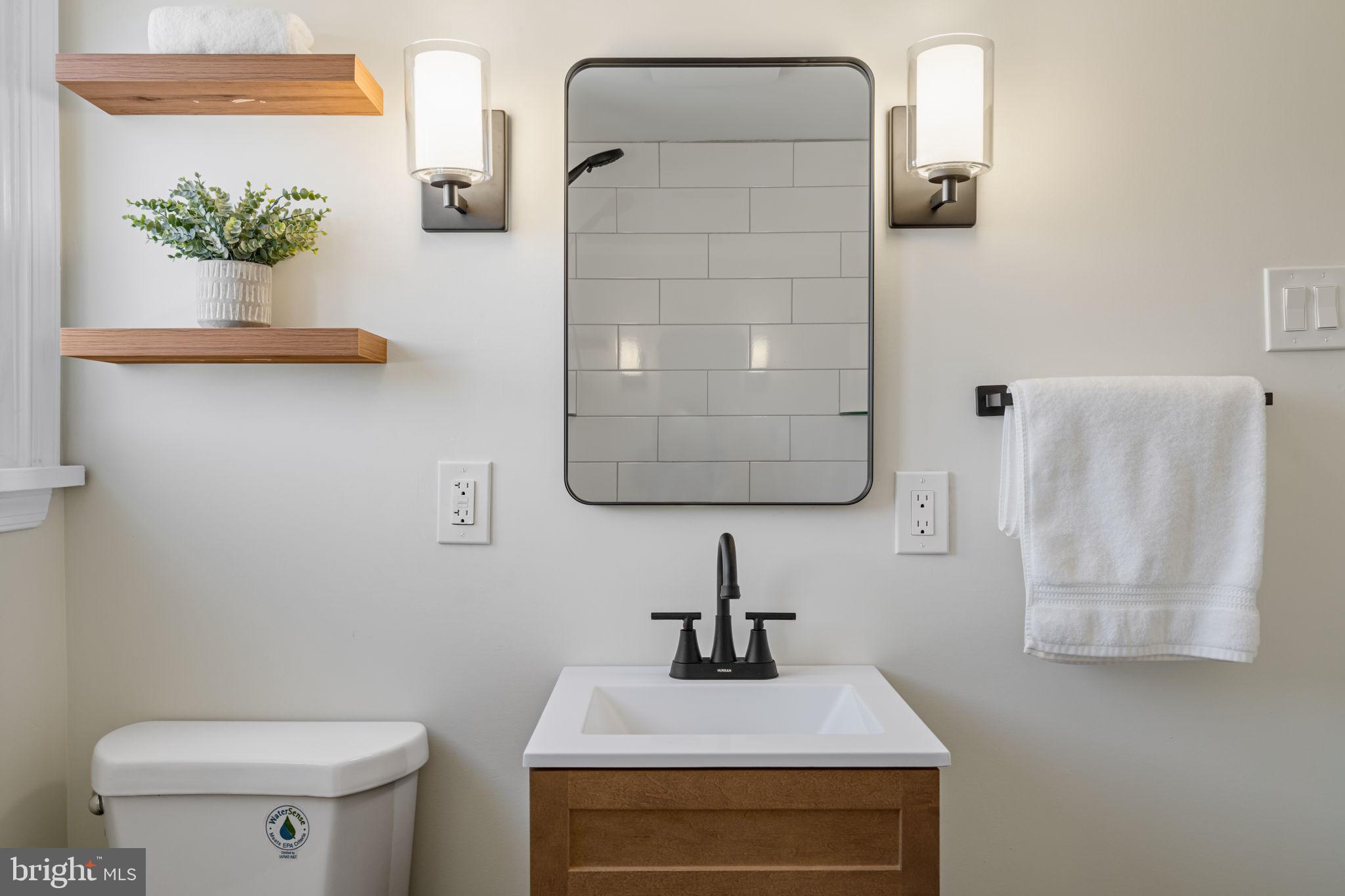 208 South Pennell Road Media, PA 19063 - Photo 35 of 46 Full hall bath