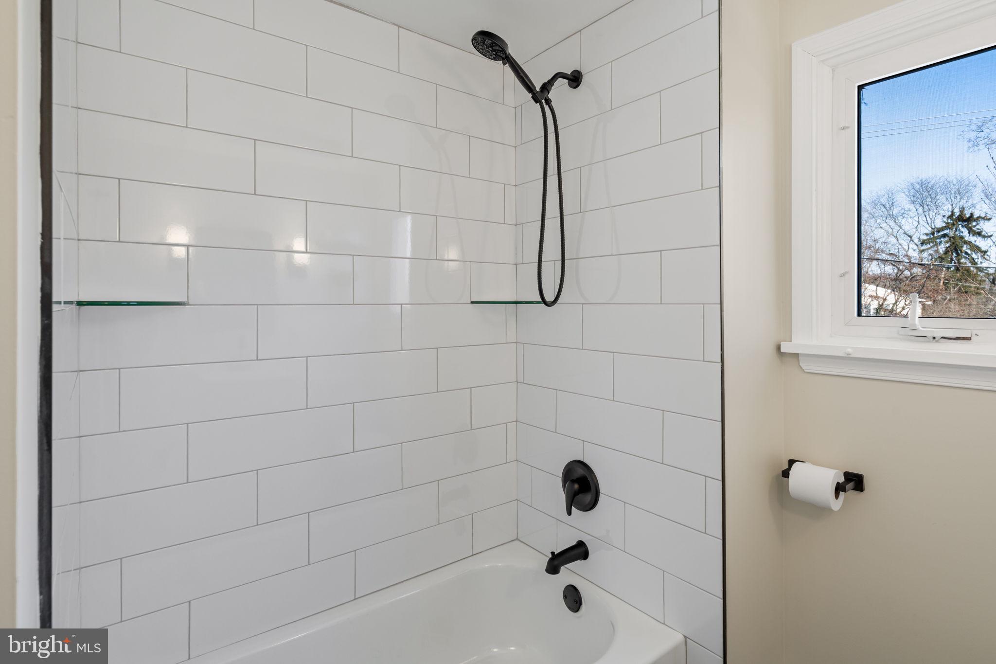 208 South Pennell Road Media, PA 19063 - Photo 36 of 46 Full hall bath