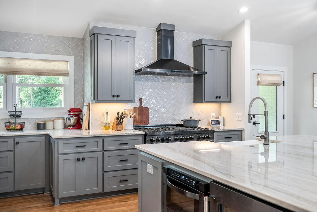 510 York Street Southeast Aiken, SC 29801 - Photo 10 of 69 ©MeghannPadgett_510YorkStSE-25