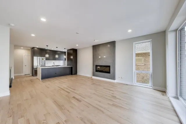 $650,000 | 3339 North Ridgeway Avenue, Unit 1N, Chicago, IL 60618