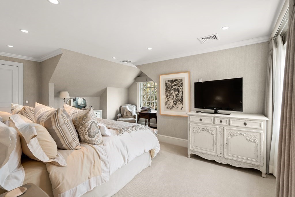 173 Laurel Road Brookline, MA 02467 - Photo 14 of 22