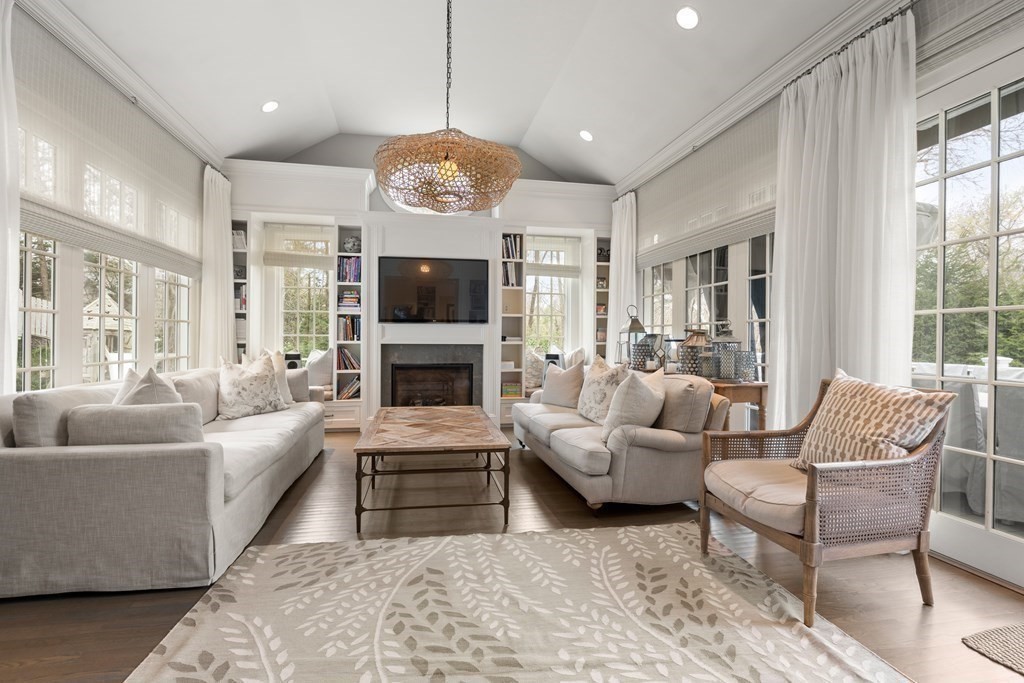 173 Laurel Road Brookline, MA 02467 - Photo 10 of 22