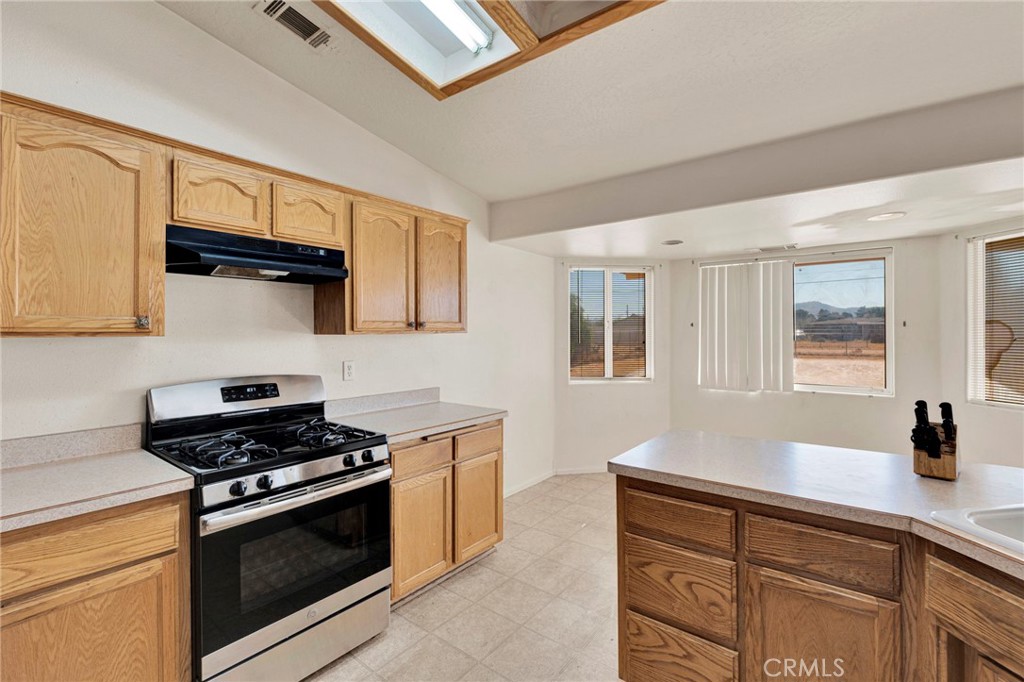 13475 Yakima Road Apple Valley, CA 92308 - Photo 7 of 24