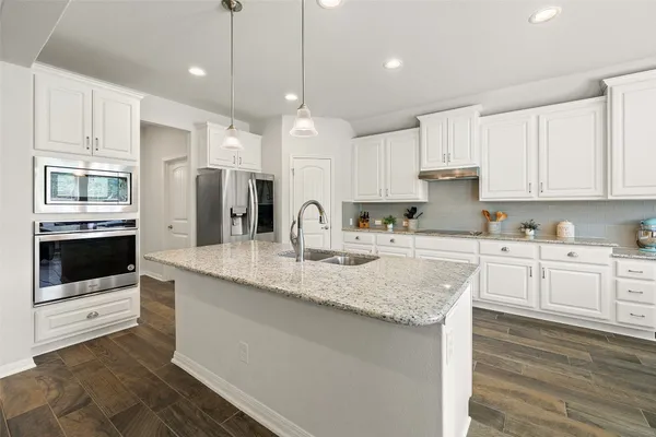 $614,900 | 301 Double Eagle Rnch Drive, Cedar Creek, TX 78612