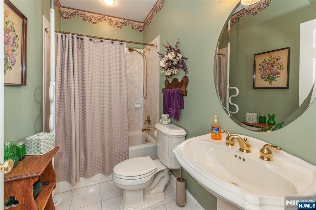 37 Thomas Wayne, NJ 07470 - Photo 29 of 32