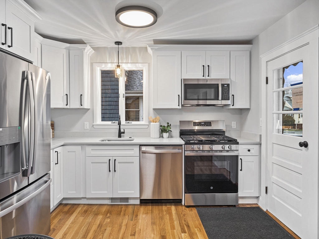 13 Dustin Street Saugus, MA 01906 - Photo 5 of 36 Gallery Image 5