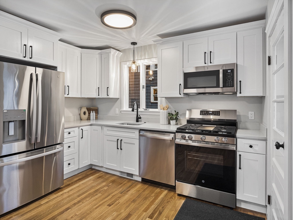 13 Dustin Street Saugus, MA 01906 - Photo 6 of 36 Gallery Image 6