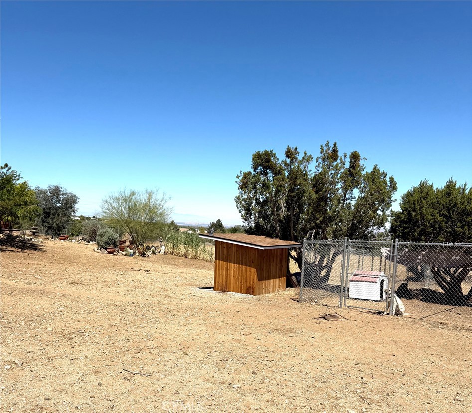 984 Pinon Road Pinon Hills, CA 92372 - Photo 31 of 45 a wooden deck with a yard
