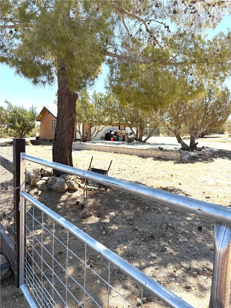 984 Pinon Road Pinon Hills, CA 92372 - Photo 33 of 45 a view of a yard with wooden fence