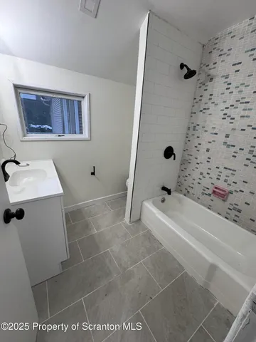 $1,900 | 638 Pear Street, Unit 2, Scranton, PA 18505