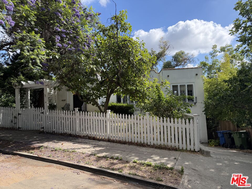 1546 Elevado St, Los Angeles