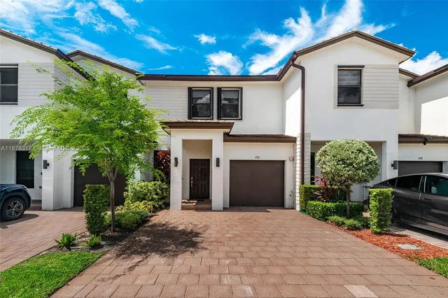 $3,400 | 152 Southwest 185th Way, Pembroke Pines, FL 33029