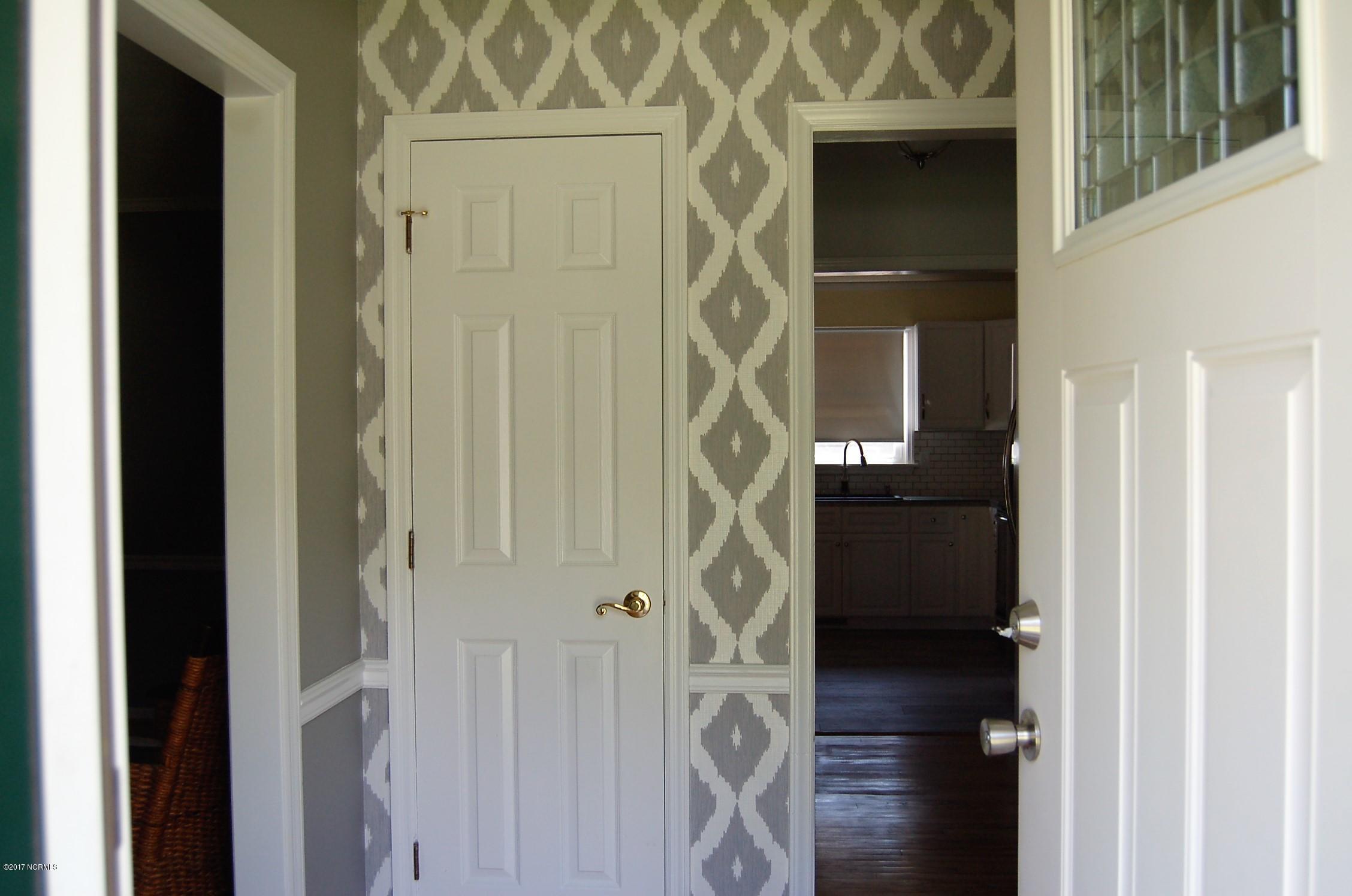 706 Stately Pines Road New Bern, NC 28560 - Photo 4 of 28 Decorative accents throughout this move in ready home