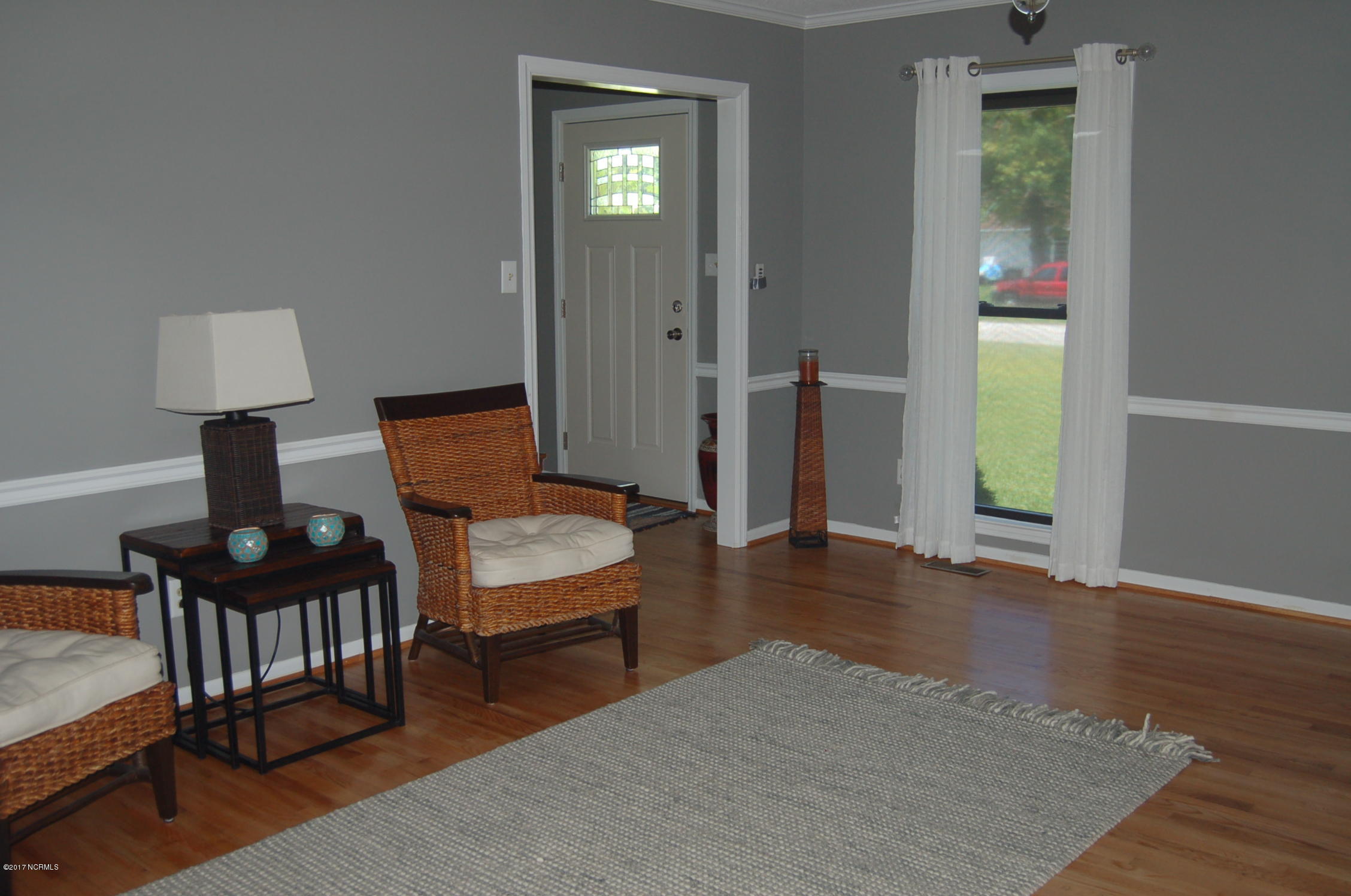 706 Stately Pines Road New Bern, NC 28560 - Photo 7 of 28 Spacious room is warm and inviting