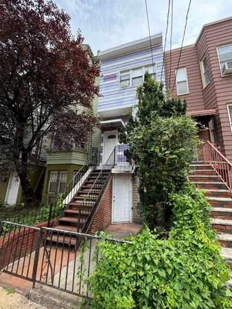 $2,200 | 22 Jones Street, Unit 2, Jersey City, NJ 07306