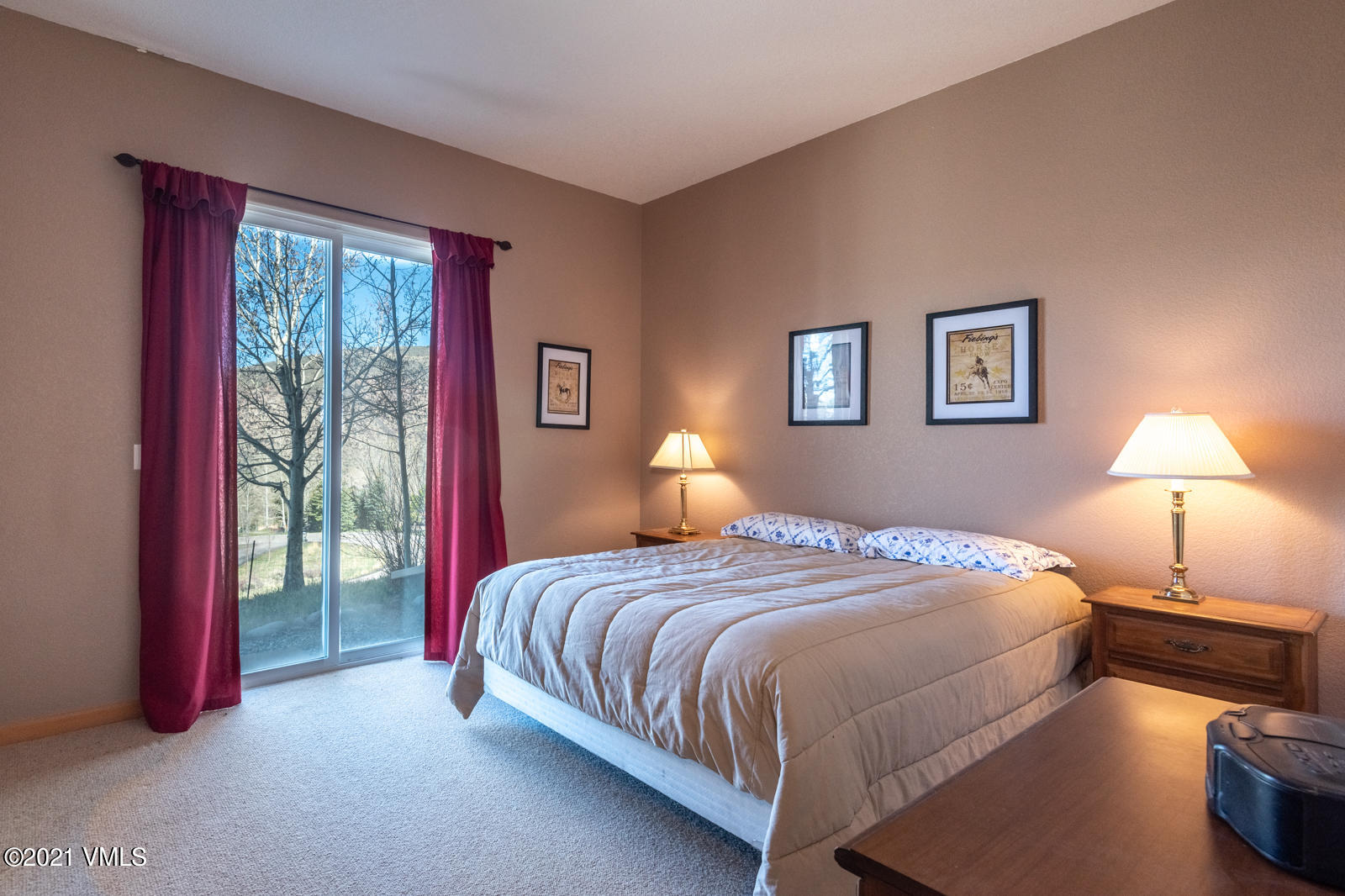 1082 West Wildwood Road, Unit C Avon, CO 81620 - Photo 19 of 30 a bedroom with a bed and a lamp