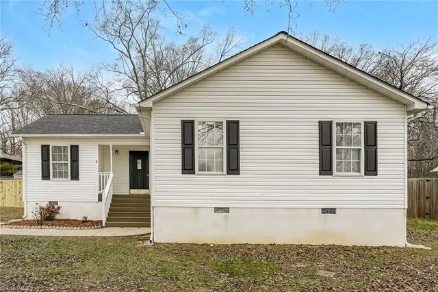 $1,625 | 1 Savannah Lane, Thomasville, NC 27360