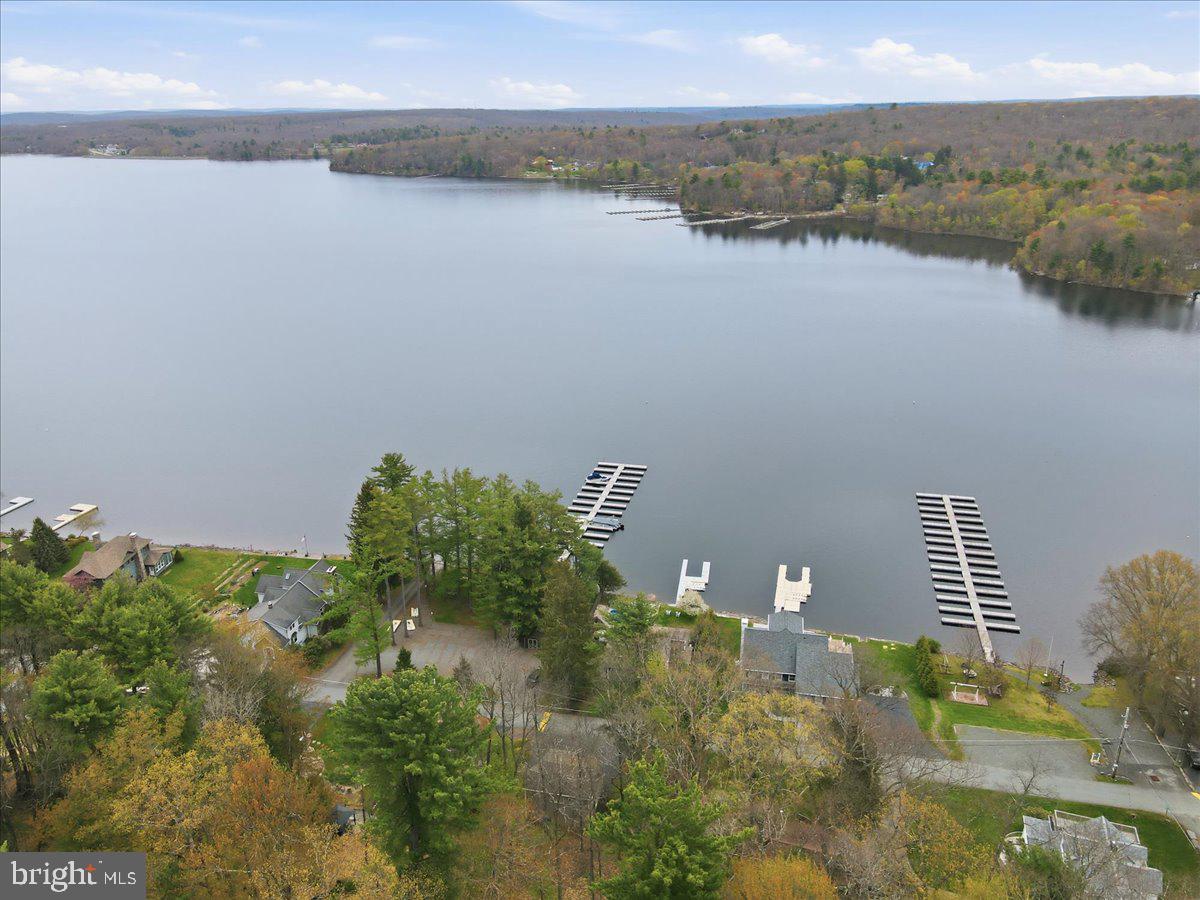 114 Shore Road Tafton, PA 18464 - Photo 21 of 137