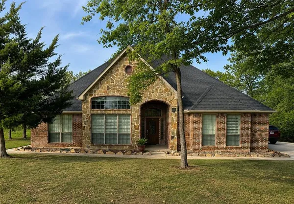 $3,200 | 253 South Natural Spring Lane, Azle, TX 76020