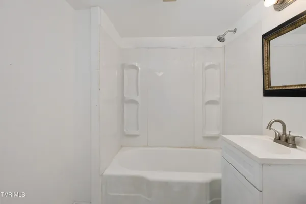 $1,000 | 601 Fairview Avenue, Unit 3, Kingsport, TN 37660