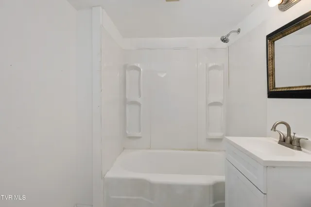 $1,000 | 601 Fairview Avenue, Unit 3, Kingsport, TN 37660