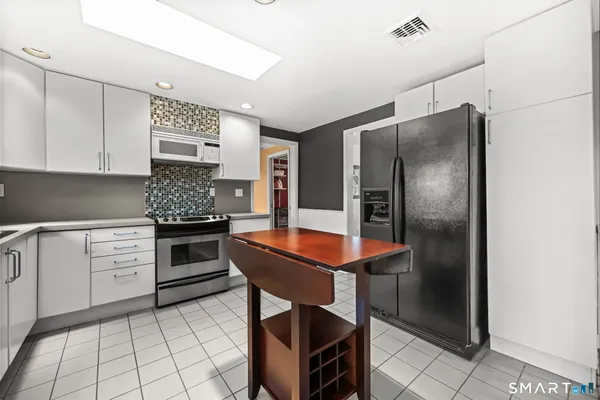 $675,000 | 19 Lyncrest Drive, Norwalk, CT 06851