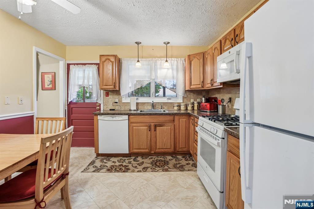 44 Rumana Road Wayne, NJ 07470 - Photo 10 of 27