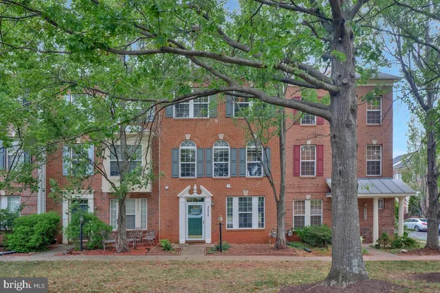 $565,000 | 46220 Walpole Terrace, Sterling, VA 20165