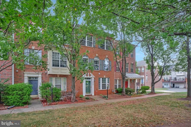 $565,000 | 46220 Walpole Terrace, Sterling, VA 20165