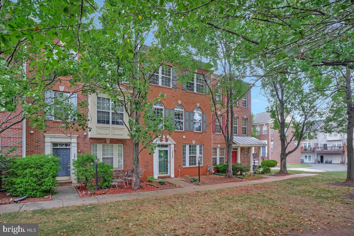 46220 Walpole Terrace Sterling, VA 20165 - Photo 2 of 40