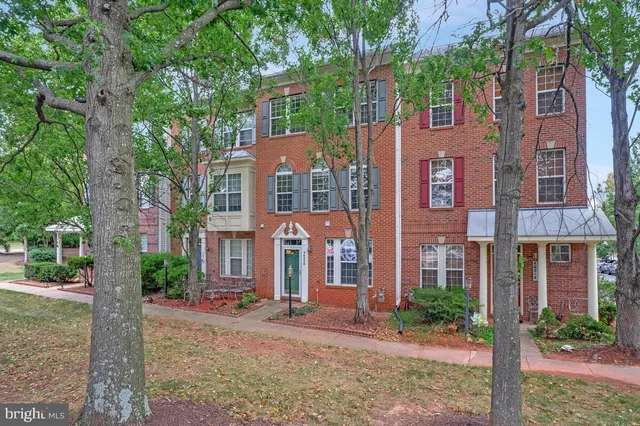 $565,000 | 46220 Walpole Terrace, Sterling, VA 20165