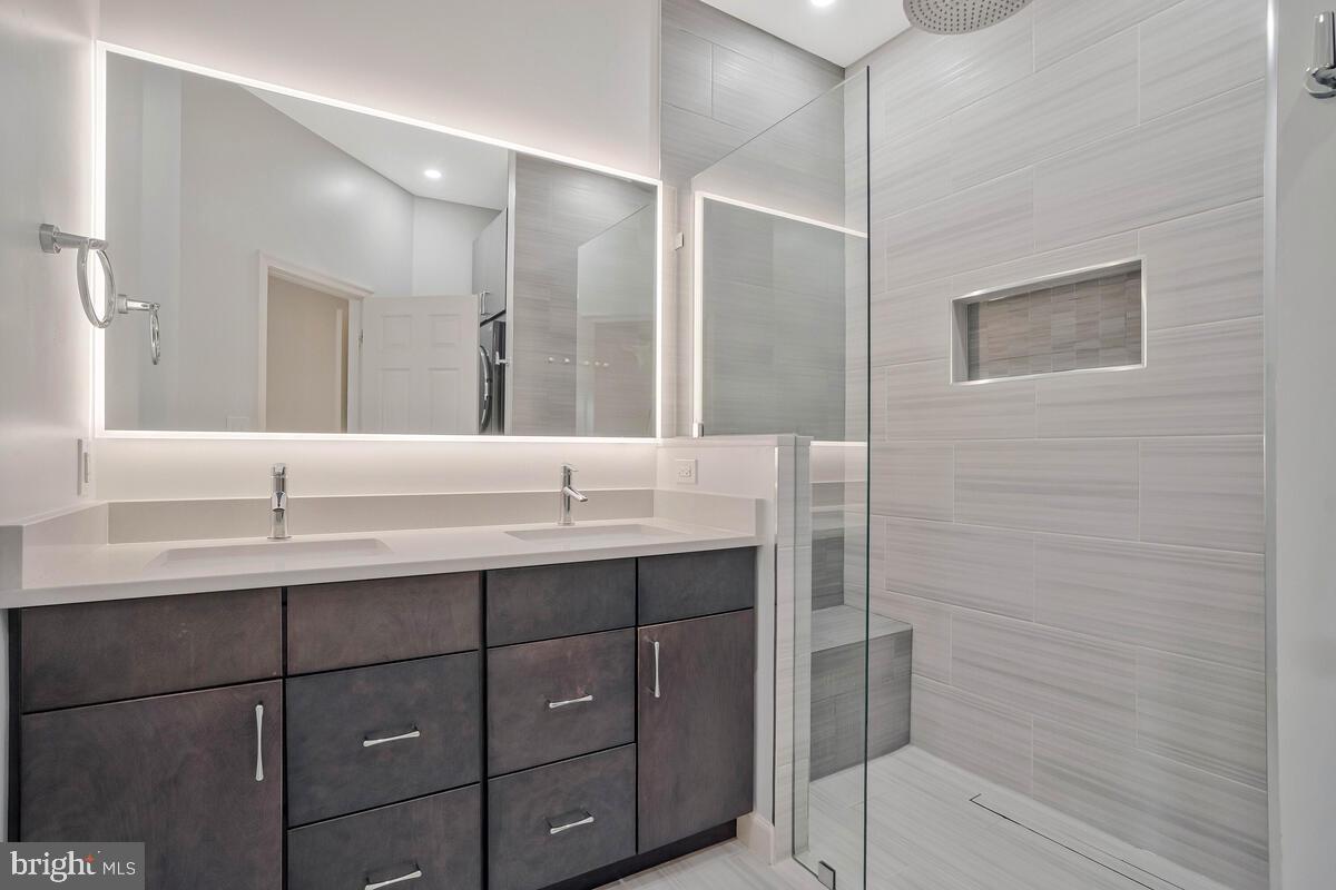 46220 Walpole Terrace Sterling, VA 20165 - Photo 32 of 40