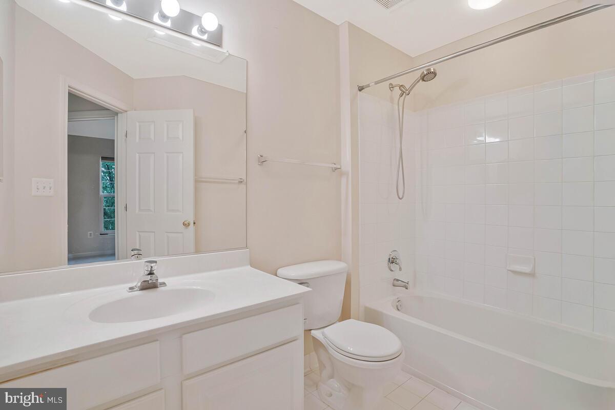 46220 Walpole Terrace Sterling, VA 20165 - Photo 33 of 40