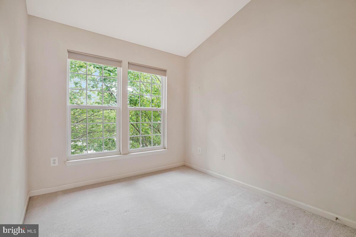 46220 Walpole Terrace Sterling, VA 20165 - Photo 34 of 40