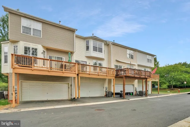 $565,000 | 46220 Walpole Terrace, Sterling, VA 20165