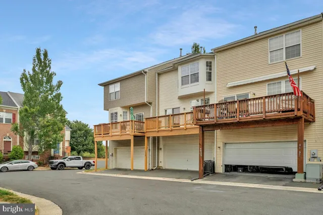 $565,000 | 46220 Walpole Terrace, Sterling, VA 20165