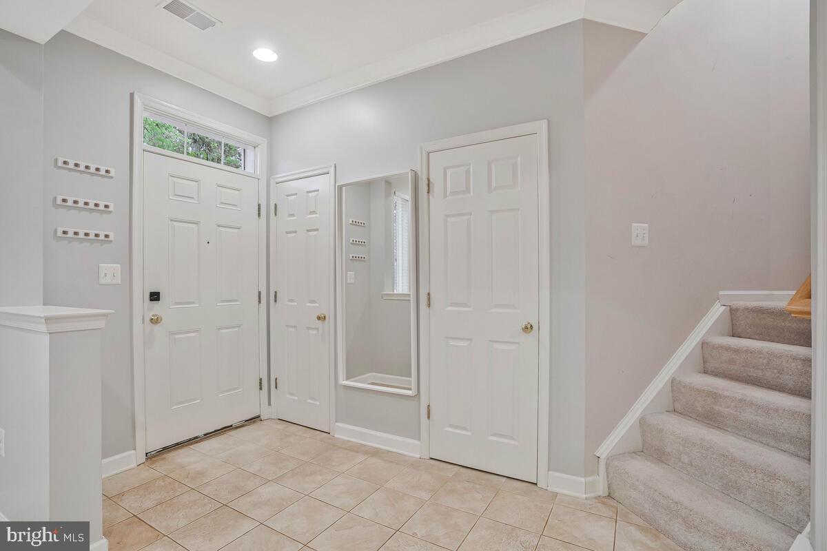 46220 Walpole Terrace Sterling, VA 20165 - Photo 4 of 40