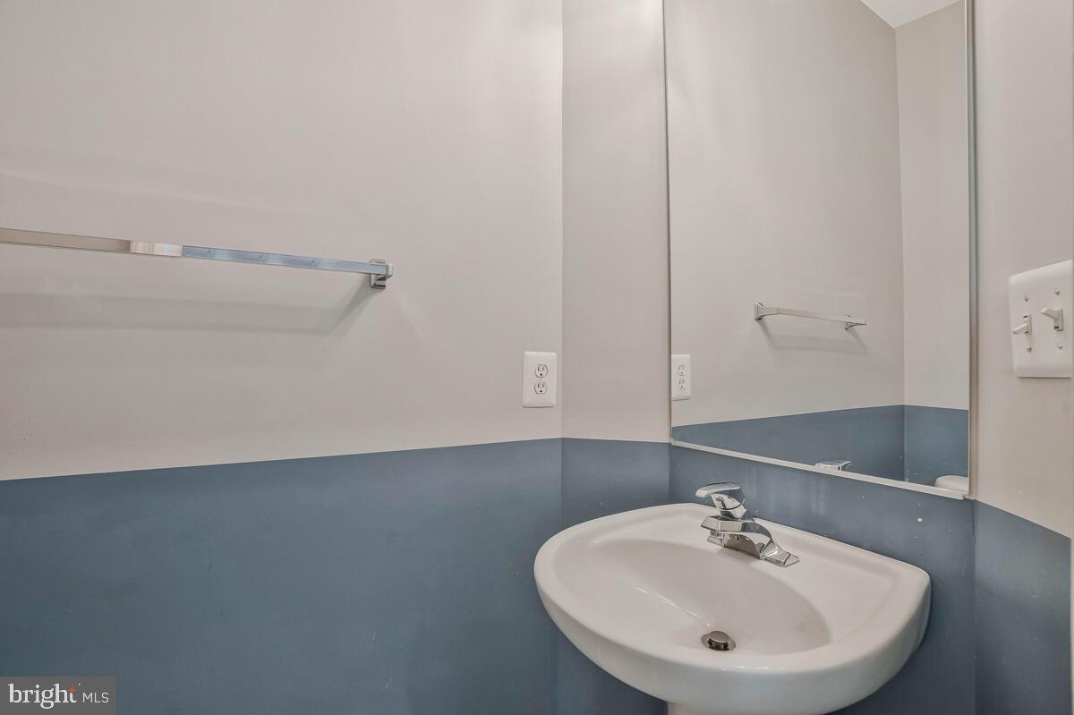 46220 Walpole Terrace Sterling, VA 20165 - Photo 6 of 40