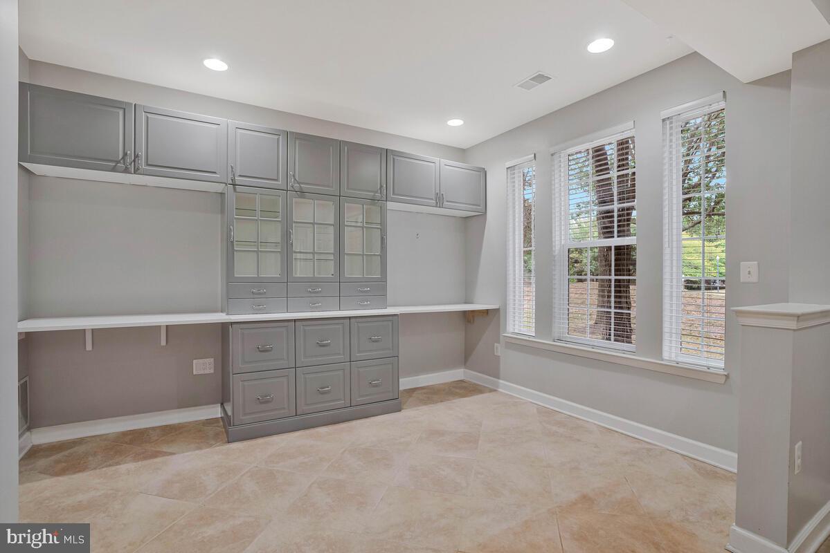 46220 Walpole Terrace Sterling, VA 20165 - Photo 7 of 40