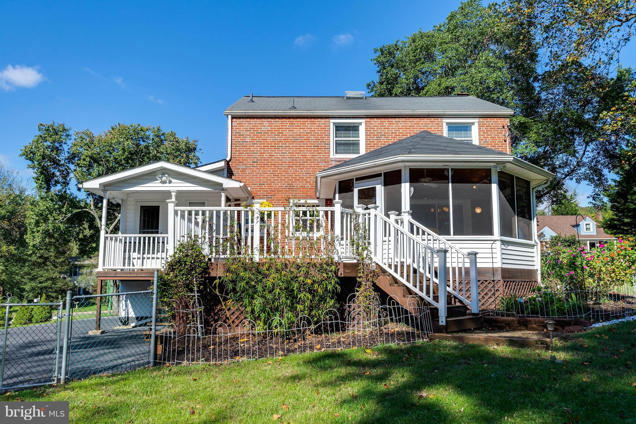 221 Ridgeway Road Catonsville, MD 21228 - Photo 47 of 60 So much room for friend and family
