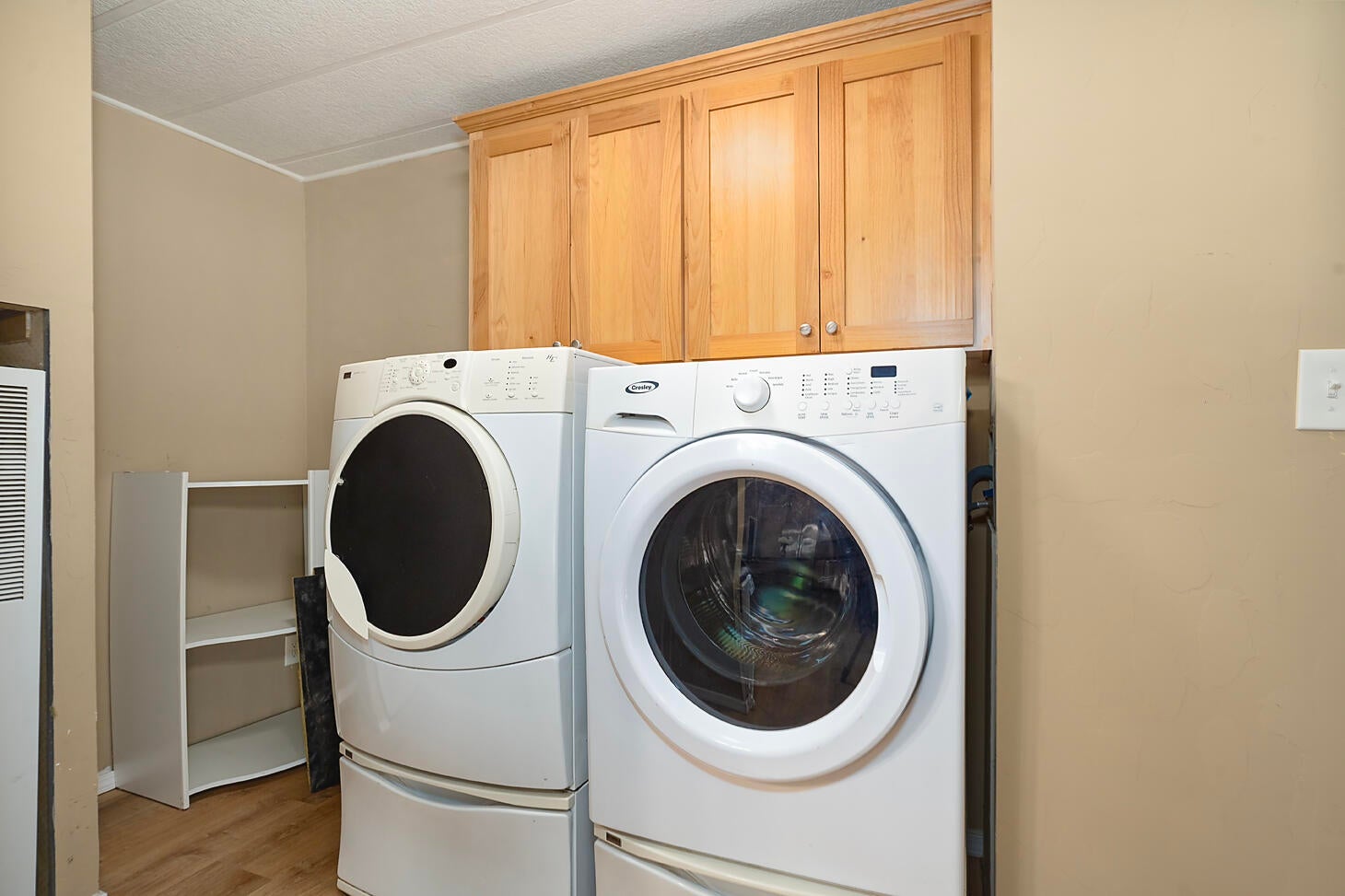 180 Daryl Lane Eagle Point, OR 97524 - Photo 15 of 21 Laundry Room