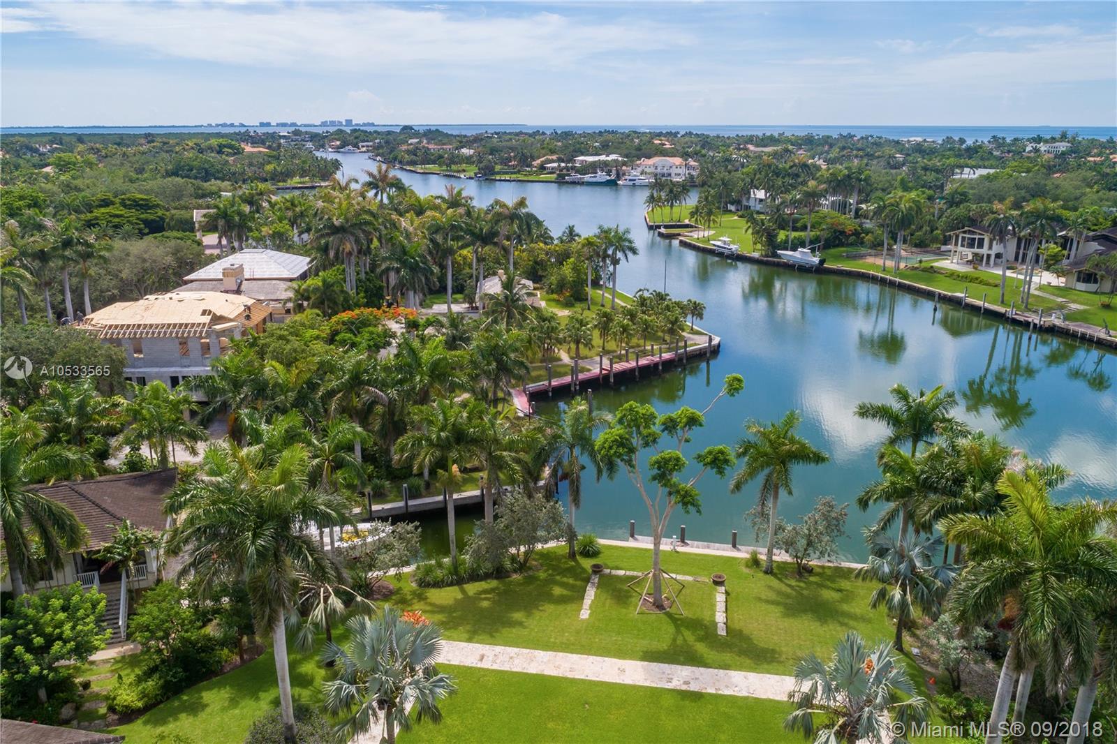 700 Casuarina Concourse Coral Gables, FL 33143 - Photo 4 of 36